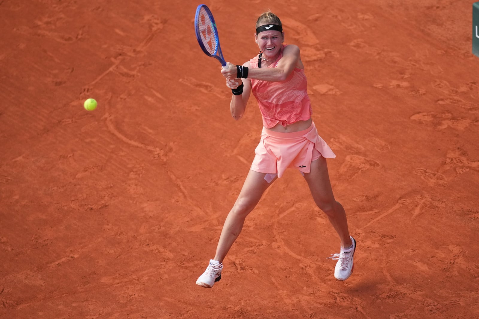 Marie Bouzkova of the Czech Republic returns the ball to Coco Gauff of the U.S. during their third round match of the French Tennis Open, at the Roland-Garros stadium, in Paris, Saturday, May 31, 2025. (AP Photo/Christophe Ena)