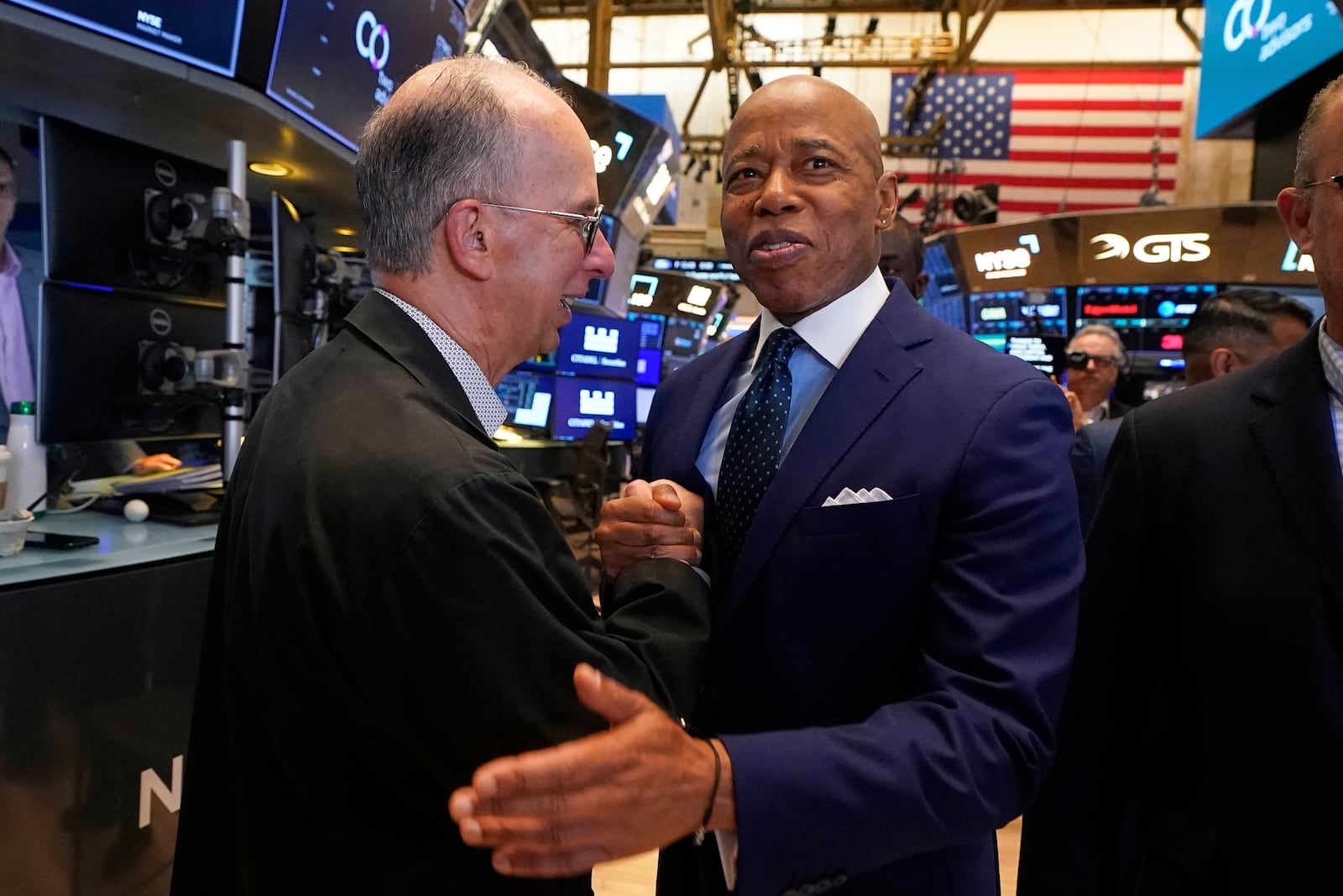 Trader Joe Dente, left, meets New York Mayor Eric Adams on the floor of the New York Stock Exchange after Adams was interviewed on CNBC, Friday, June 27, 2025. (AP Photo/Richard Drew)