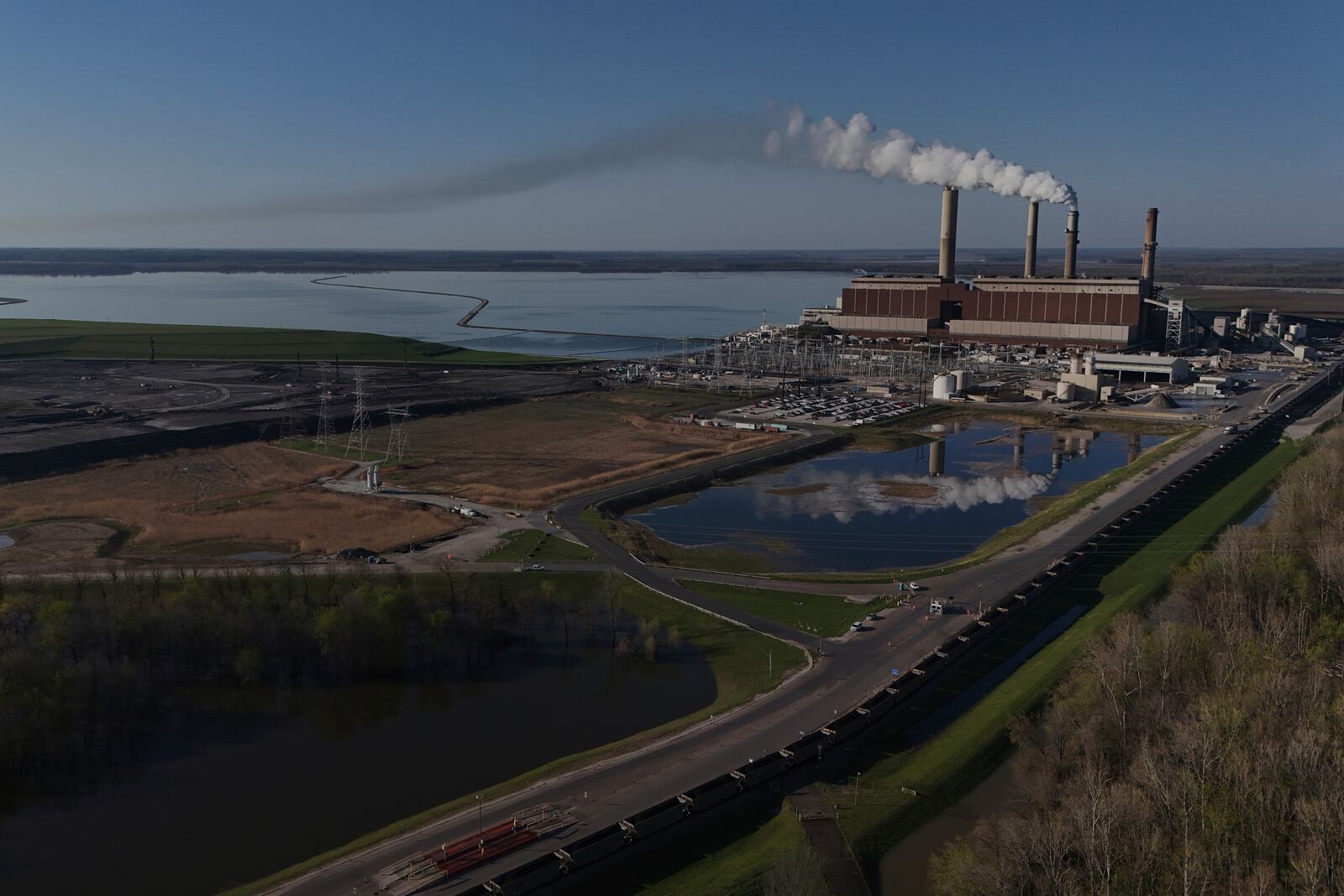 The Gibson Power Plant operates Thursday, April 10, 2025, in Princeton, Ind. (AP Photo/Joshua A. Bickel)