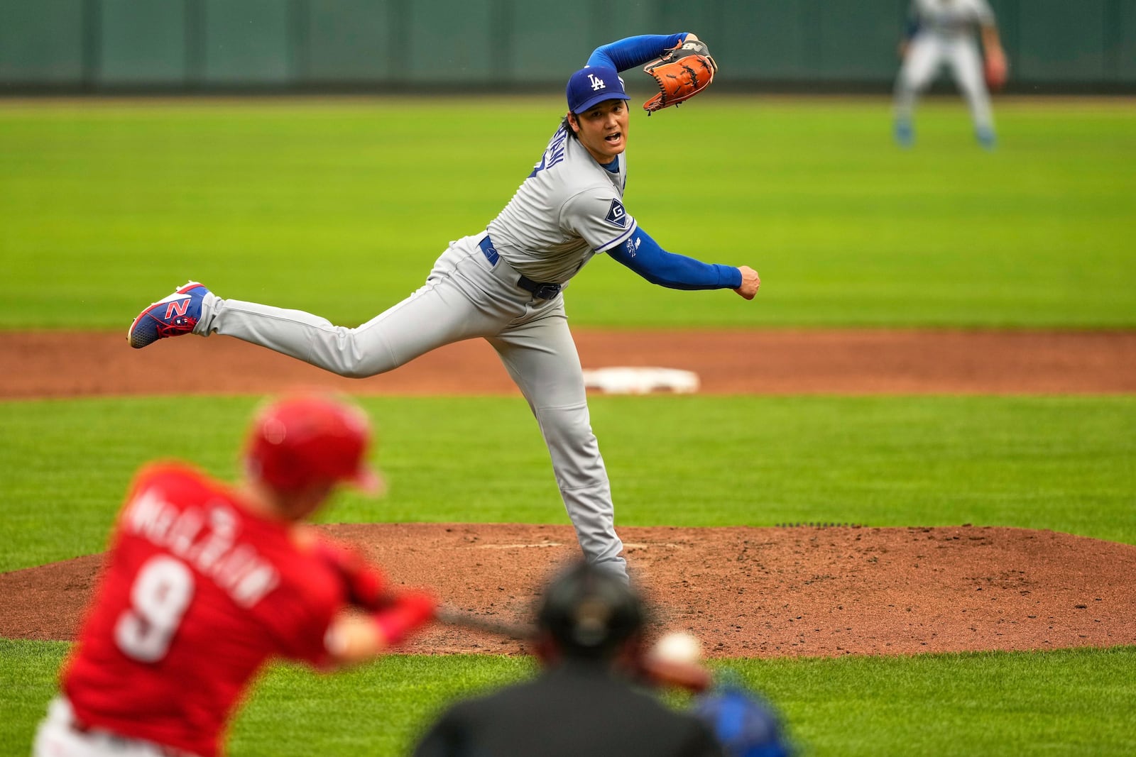 Los Angeles Dodgers' Shohei Ohtani throws during the third inning of a baseball game against the Cincinnati Reds Wednesday, July 30, 2025, in Cincinnati. (AP Photo/Carolyn Kaster)