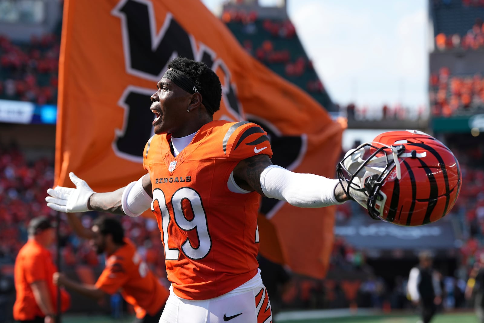 Cincinnati Bengals cornerback Cam Taylor-Britt (29) walks off the field after a win over the Jacksonville Jaguars in an NFL football game, Sunday, Sept. 14, 2025, in Cincinnati. (AP Photo/Jeff Dean)