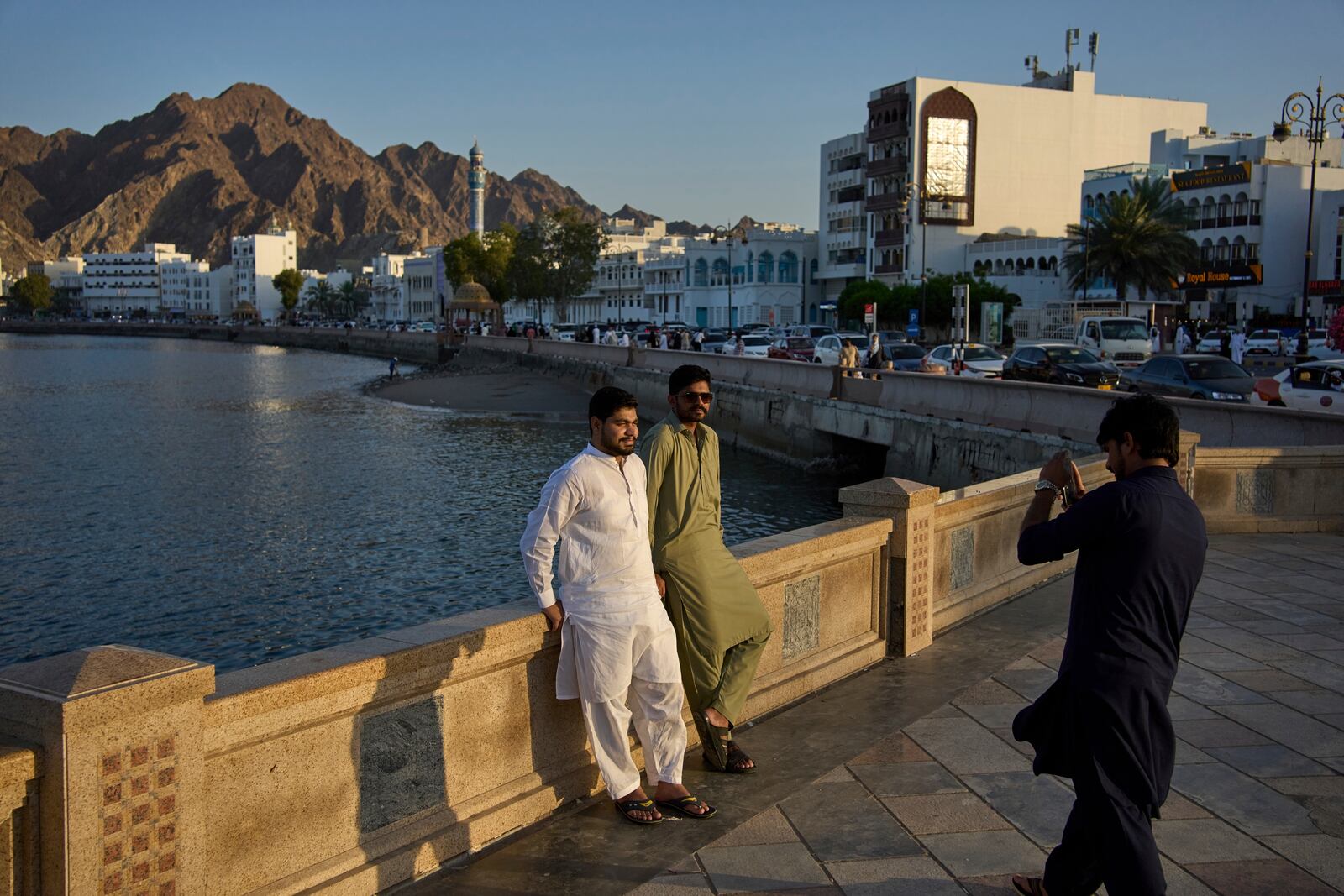 Visitors and locals gather at the Mutrah Corniche in Muscat, Oman, Friday, April 11, 2025. (AP Photo/ Fatima Shbair)