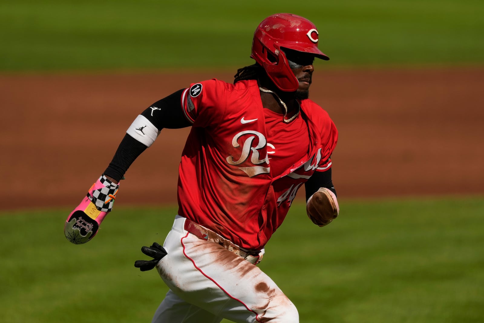 Cincinnati Reds' Elly De La Cruz rounds third base on his way home to score on an Austin Hays single during the first inning of a baseball game against the Miami Marlins in Cincinnati, Thursday, July 10, 2025. (AP Photo/Carolyn Kaster)