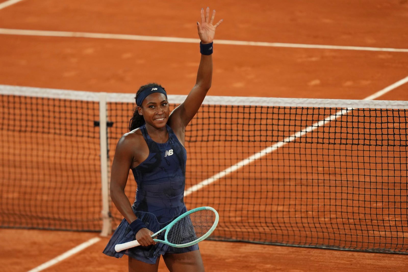 Coco Gauff of the U.S. celebrates as she won the semifinal match of the French Tennis Open against France's Lois Boisson at the Roland-Garros stadium in Paris, Thursday, June 5, 2025. (AP Photo/Aurelien Morissard)