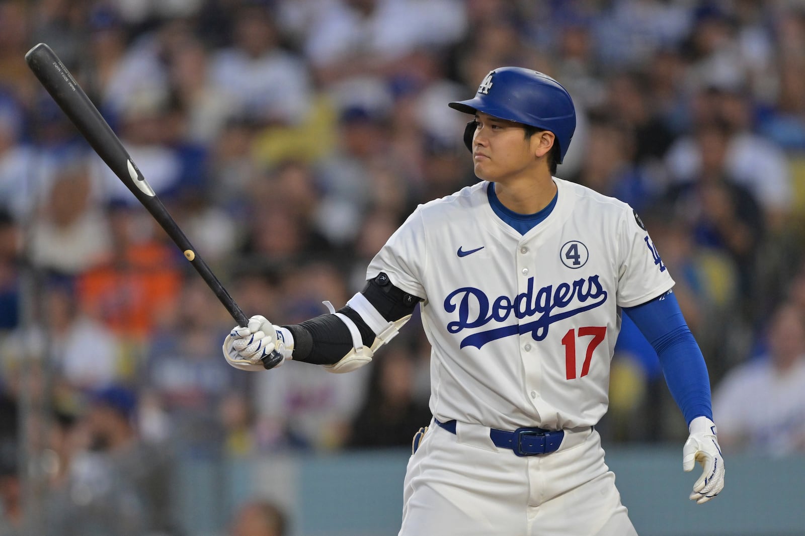 Los Angeles Dodgers' Shohei Ohtani at bat during the third inning of a baseball game against the New York Mets, Monday, June 2, 2025, in Los Angeles. (AP Photo/Jayne Kamin-Oncea)