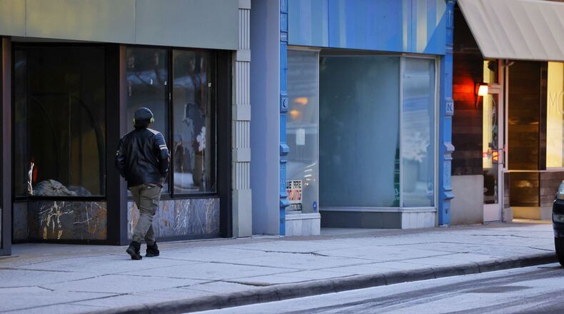 Snow dusted some sidewalks around downtown Middletown Thursday, Jan. 6, 2022. NICK GRAHAM / STAFF