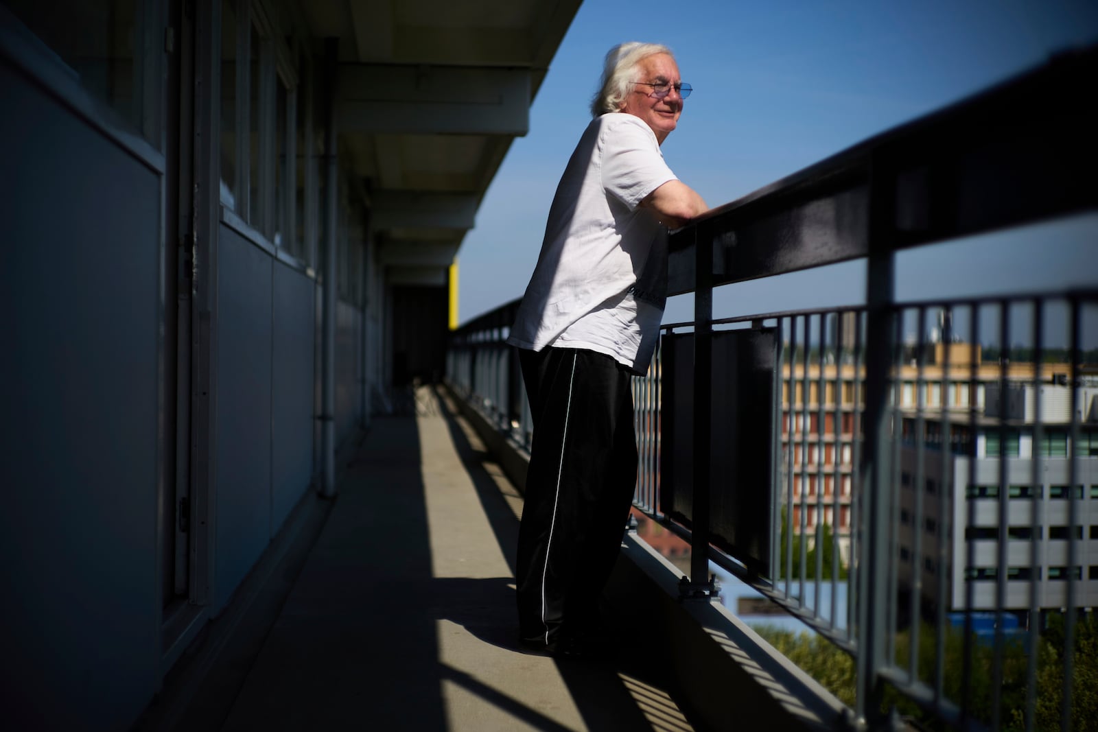 Ben Buitenhuis, a 83-year-old surivor of the 1944-1945 Hunger Winter, poses for a portrait in Delft, Netherlands, Tuesday, April 29, 2025. (AP Photo/Peter Dejong)
