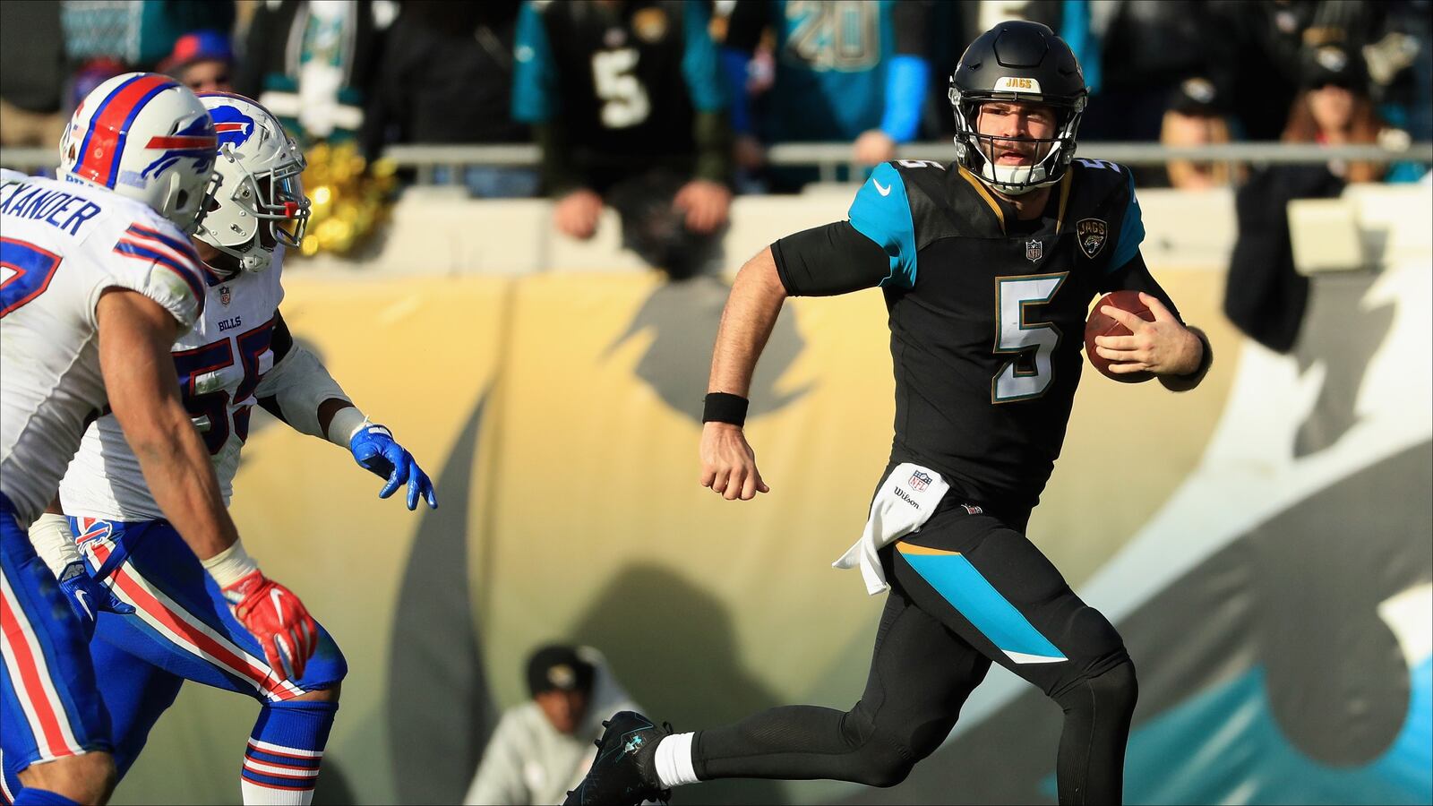  JACKSONVILLE, FL - JANUARY 07: Quarterback Blake Bortles #5 of the Jacksonville Jaguars runs with the ball against the Buffalo Bills in the fourth quarter during the AFC Wild Card Playoff game at EverBank Field on January 7, 2018 in Jacksonville, Florida. (Photo by Mike Ehrmann/Getty Images)