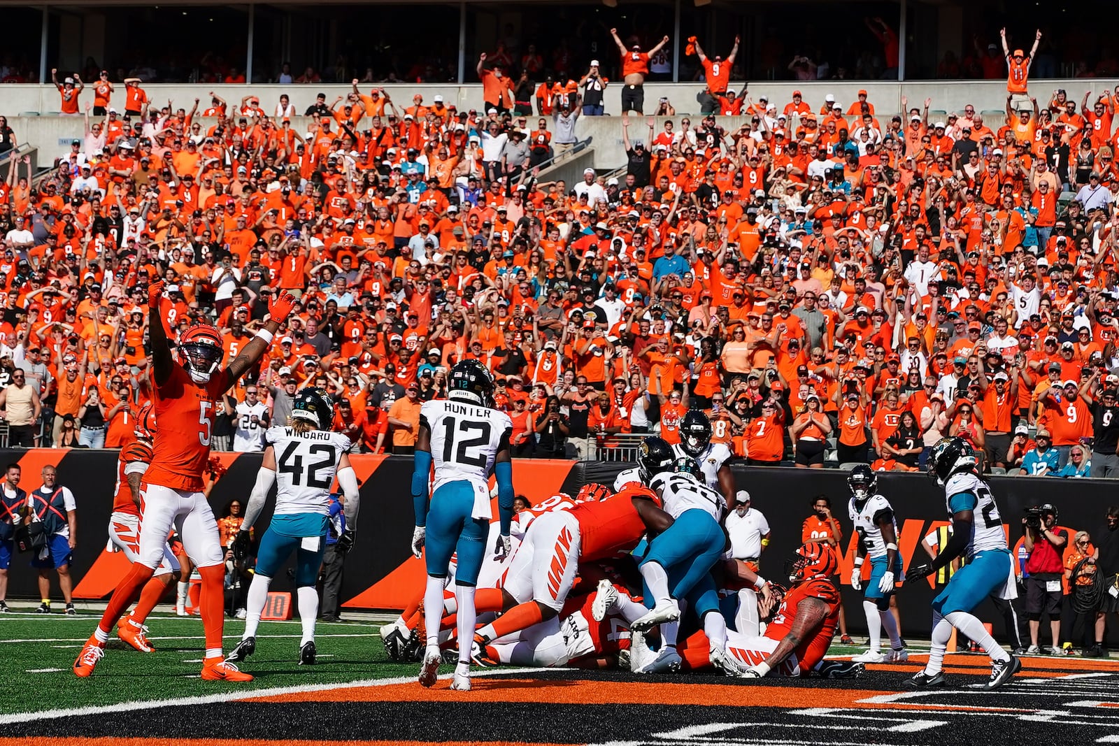 Cincinnati Bengals quarterback Jake Browning , bottom right, leaps into the end zone to score a touchdown during the second half of an NFL football game against the Jacksonville Jaguars, Sunday, Sept. 14, 2025, in Cincinnati. (AP Photo/Jeff Dean)