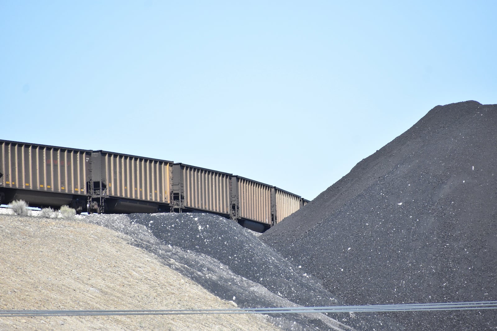 A train is seen entering the Bull Mountains Mine, which ships coal to customers in Japan and South Korea, on May 21, 2025, near Roundup, Montana. (AP Photo/Matthew Brown)
