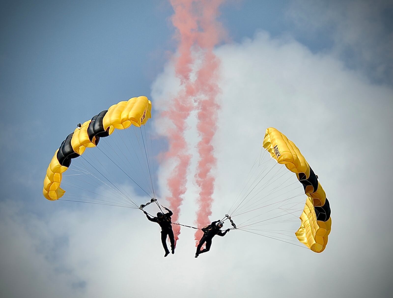 US Arm Golden Knights at the Dayton in Air Show Sunday, July 23, 2023. MARSHALL GORBY \STAFF