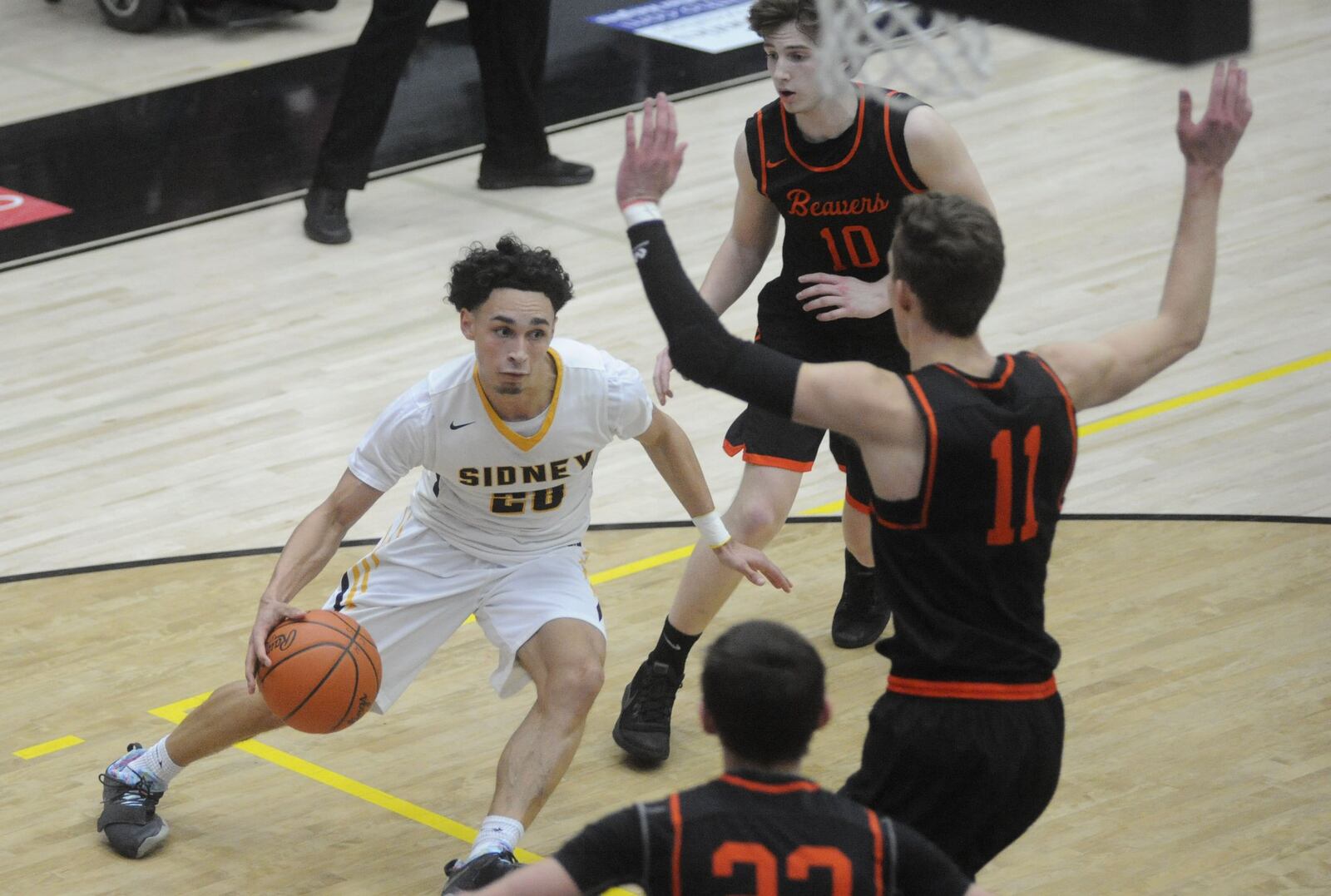 Sidney’s Andre Gordon (with ball) is met by Jon Alessandro. Sidney defeated Beavercreek 56-45 in a D-I boys high school basketball sectional semifinal at Centerville on Tuesday, Feb. 27, 2018. MARC PENDLETON / STAFF