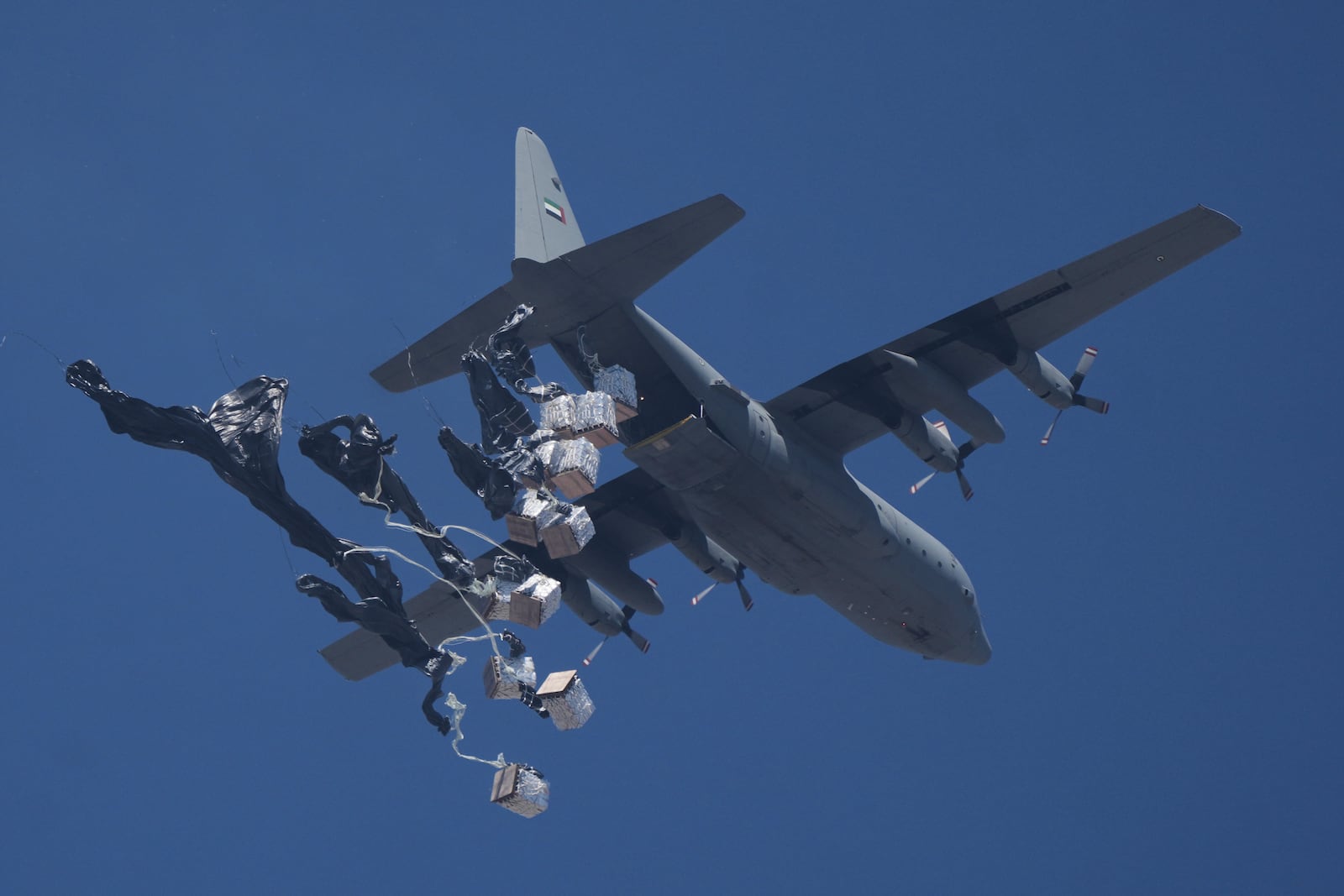 Humanitarian aid is airdropped to Palestinians over Gaza City, Gaza Strip, Sunday, July 27, 2025. (AP Photo/Jehad Alshrafi)