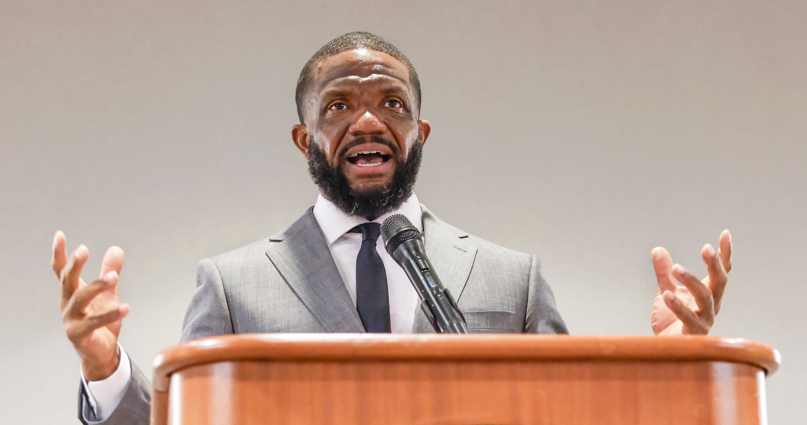 Former Ohio State football running back Maurice Clarett delivers a keynote speech at Mercy Health Springfield's Own Your Game: Men’s Health Expo on Wednesday, Nov. 12, 2025, at Courtyard Springfield. JOSEPH COOKE/STAFF