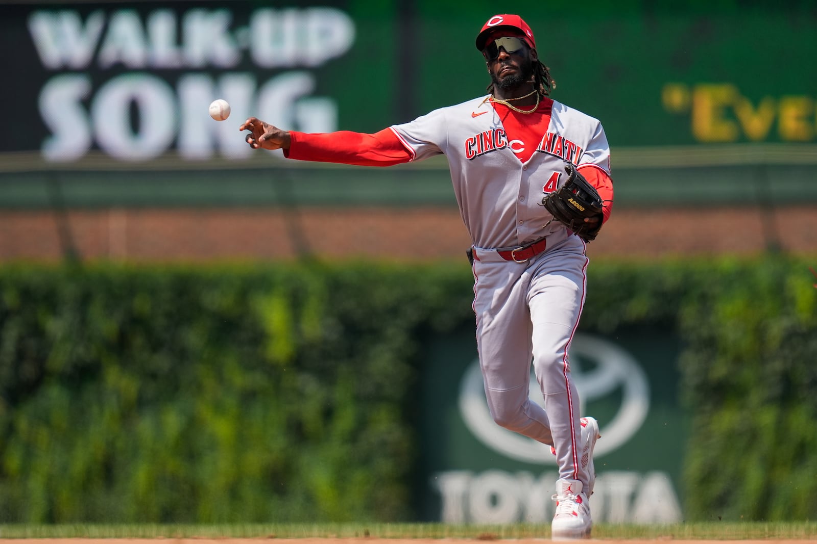 Cincinnati Reds shortstop Elly De La Cruz (44) throws out Chicago Cubs' Dansby Swanson (7) at first during the fourth inning of a baseball game Wednesday, Aug. 6, 2025, in Chicago. (AP Photo/Erin Hooley)