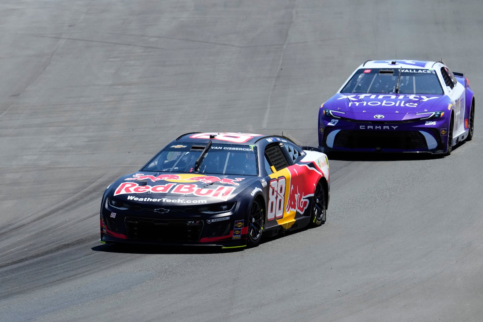 Shane van Gisbergen, left, and Bubba Wallace drive during a NASCAR Cup Series auto race at Sonoma Raceway, Sunday, July 13, 2025, in Sonoma, Calif. (AP Photo/Godofredo A. Vásquez)