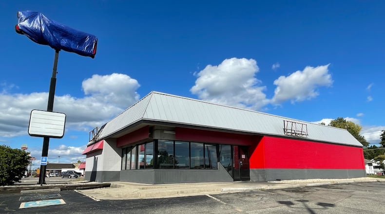 Hardee’s on South Limestone Street in Springfield has closed. BILL LACKEY/STAFF