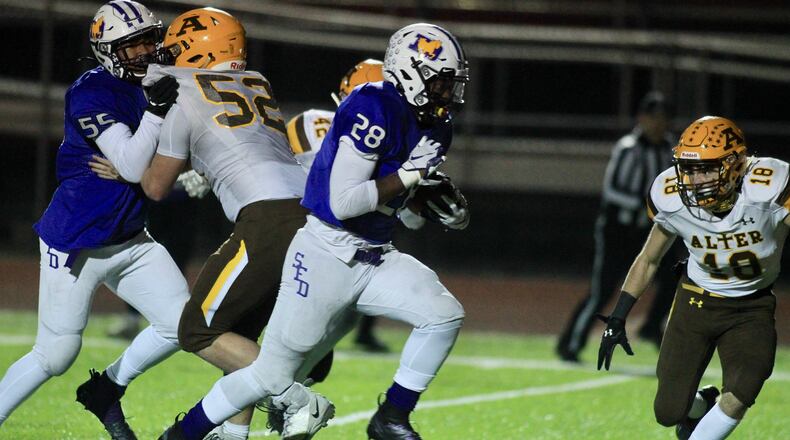 Quintell Quinn runs for a touchdown in the third quarter against Alter in a Division III state semifinal on Friday, Nov. 13, 2020, at London High School. David Jablonski/Staff
