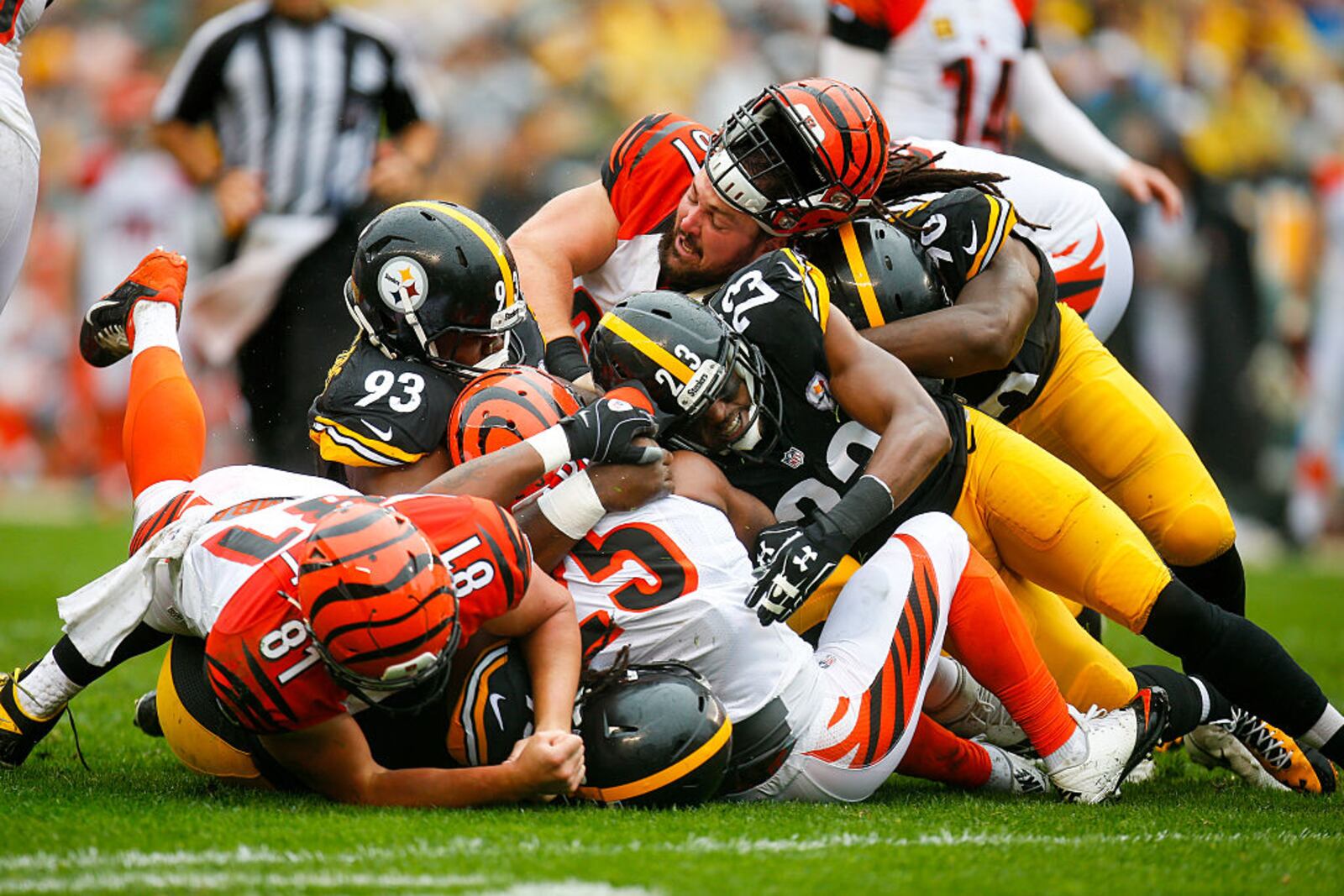 PITTSBURGH, PA - SEPTEMBER 18: Mike Mitchell #23 of the Pittsburgh Steelers tackles Giovani Bernard #25 of the Cincinnati Bengals in the first half during the game at Heinz Field on September 18, 2016 in Pittsburgh, Pennsylvania. (Photo by Justin K. Aller/Getty Images)