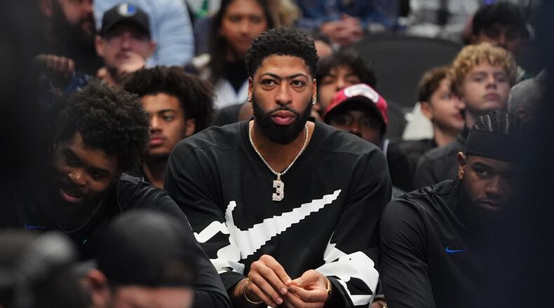 Injured Dallas Mavericks forward Anthony Davis, center, sits on the bench during the second half of an NBA basketball game against the Memphis Grizzlies in Dallas, Saturday, Nov. 22, 2025. (AP Photo/LM Otero)