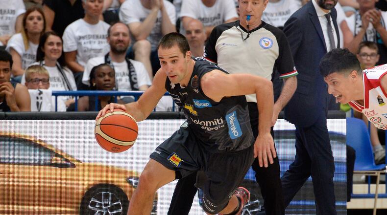 TRENTO, ITALY - MAY 29: Aaron Craft of Dolomiti Energia Trentino handles the ball against during LegaBasket Serie A Playoffs match 3 beetwen Dolomiti Energia Trentino and EA7 Emporio Armani Milano at PalaTrento on May 29, 2017 in Trento, Italy. (Photo by Dino Panato/Getty Images)