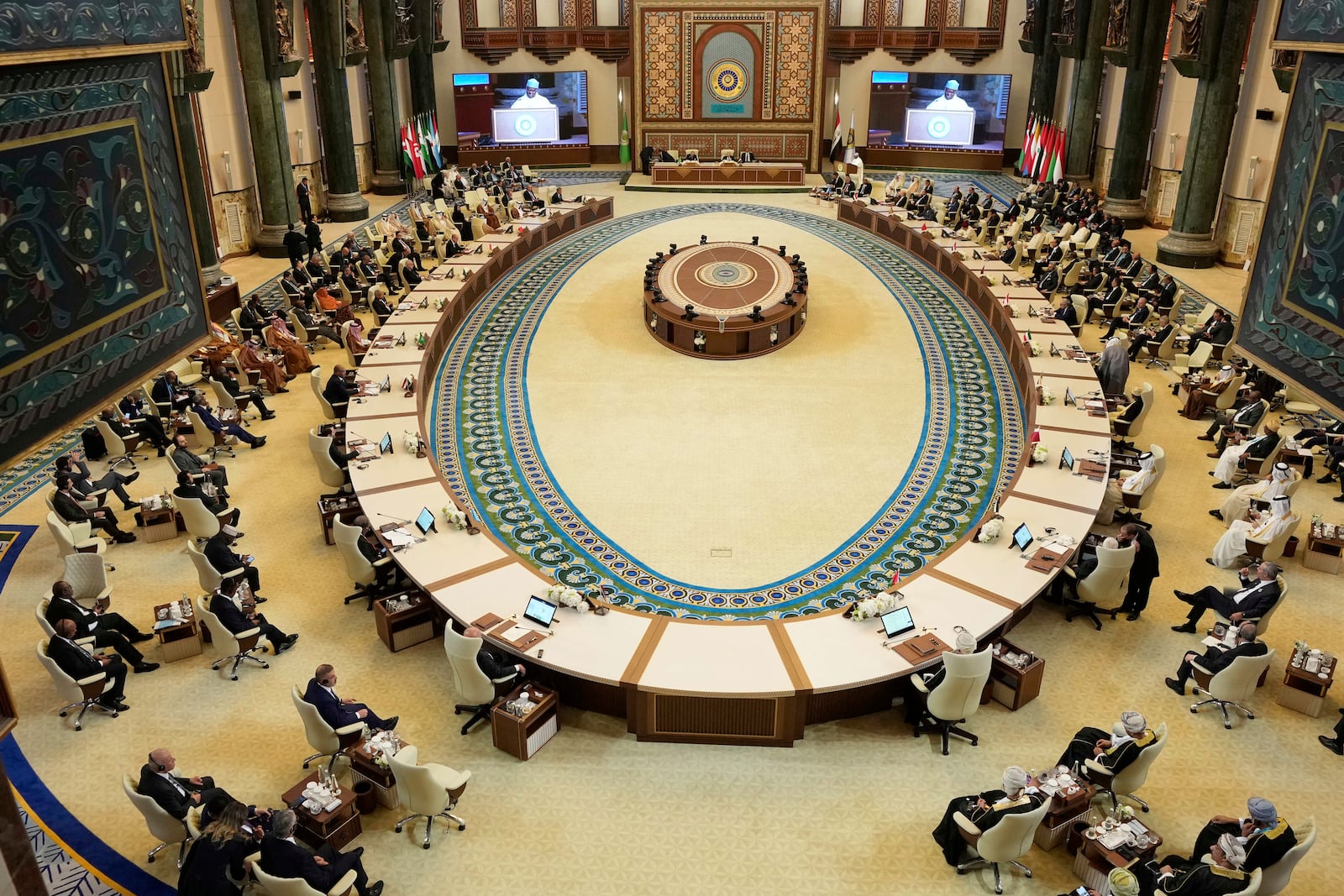 Arab leaders attend the opening session of the 34th Arab League summit, in Baghdad, Iraq, Saturday, May 17, 2025. (AP Foto/Hadi Mizban, Pool)
