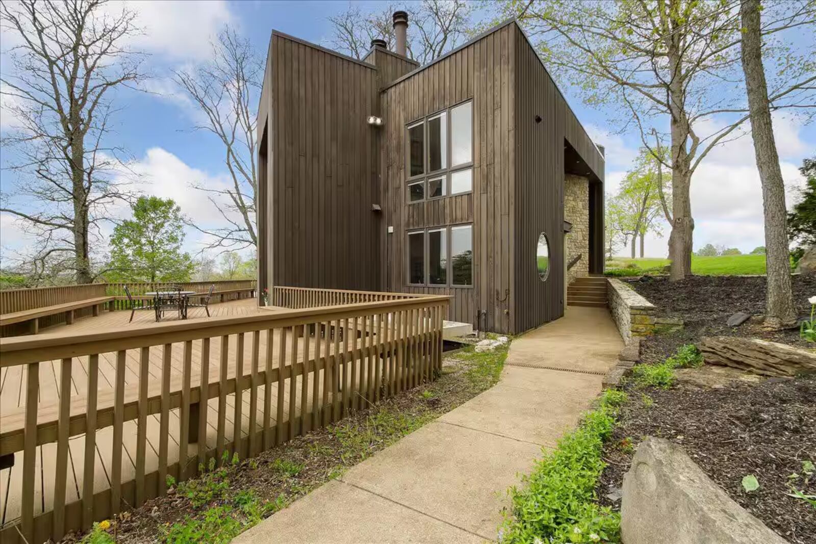Airbnb listing for a farm house located in Tipp City. Contributed