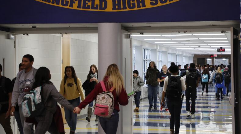 Springfield High School students change class. Bill Lackey/Staff