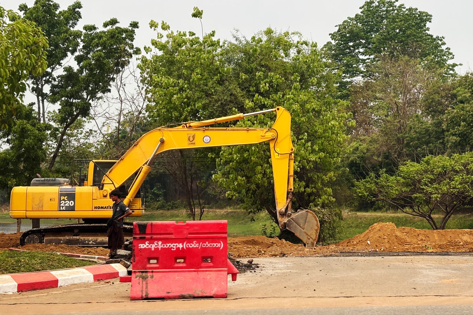 Rescuers clean debris from damaged roads in the aftermath of the March 28 earthquake in Naypyitaw, Myanmar, Thursday, April 10, 2025. (AP Photo)