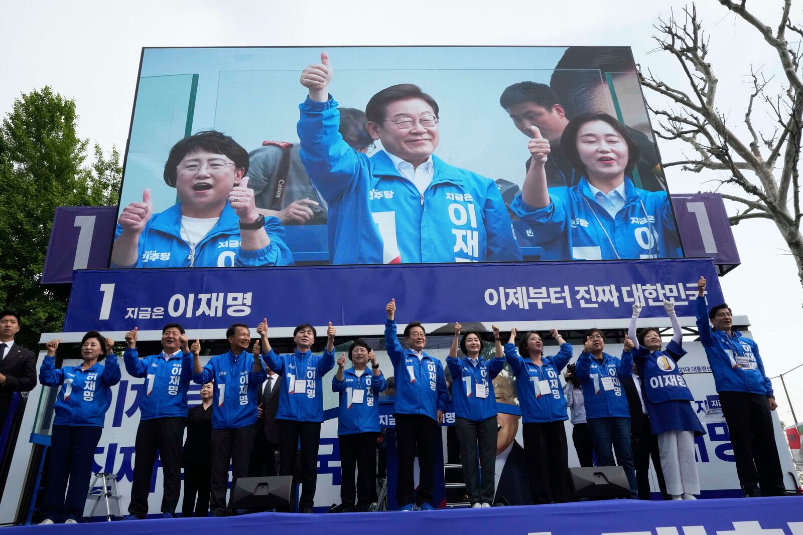South Korea's Democratic Party's presidential candidate Lee Jae-myung, center, reacts with his party members during a presidential election campaign at Jamsil Sports Complex in Seoul, South Korea, Thursday, May 29, 2025. (AP Photo/Ahn Young-joon)