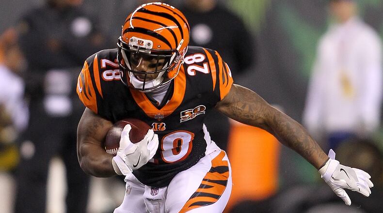CINCINNATI, OH - DECEMBER 04: Joe Mixon #28 of the Cincinnati Bengals runs with the ball against the Pittsburgh Steelers during the first half at Paul Brown Stadium on December 4, 2017 in Cincinnati, Ohio. (Photo by John Grieshop/Getty Images)