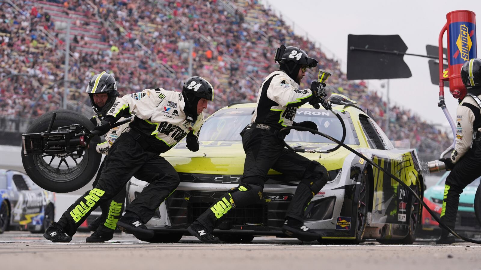 William Byron's crew performs a pit stop during a NASCAR Cup Series auto race at Michigan International Speedway in Brooklyn, Mich., Sunday, June 8, 2025. (AP Photo/Paul Sancya)