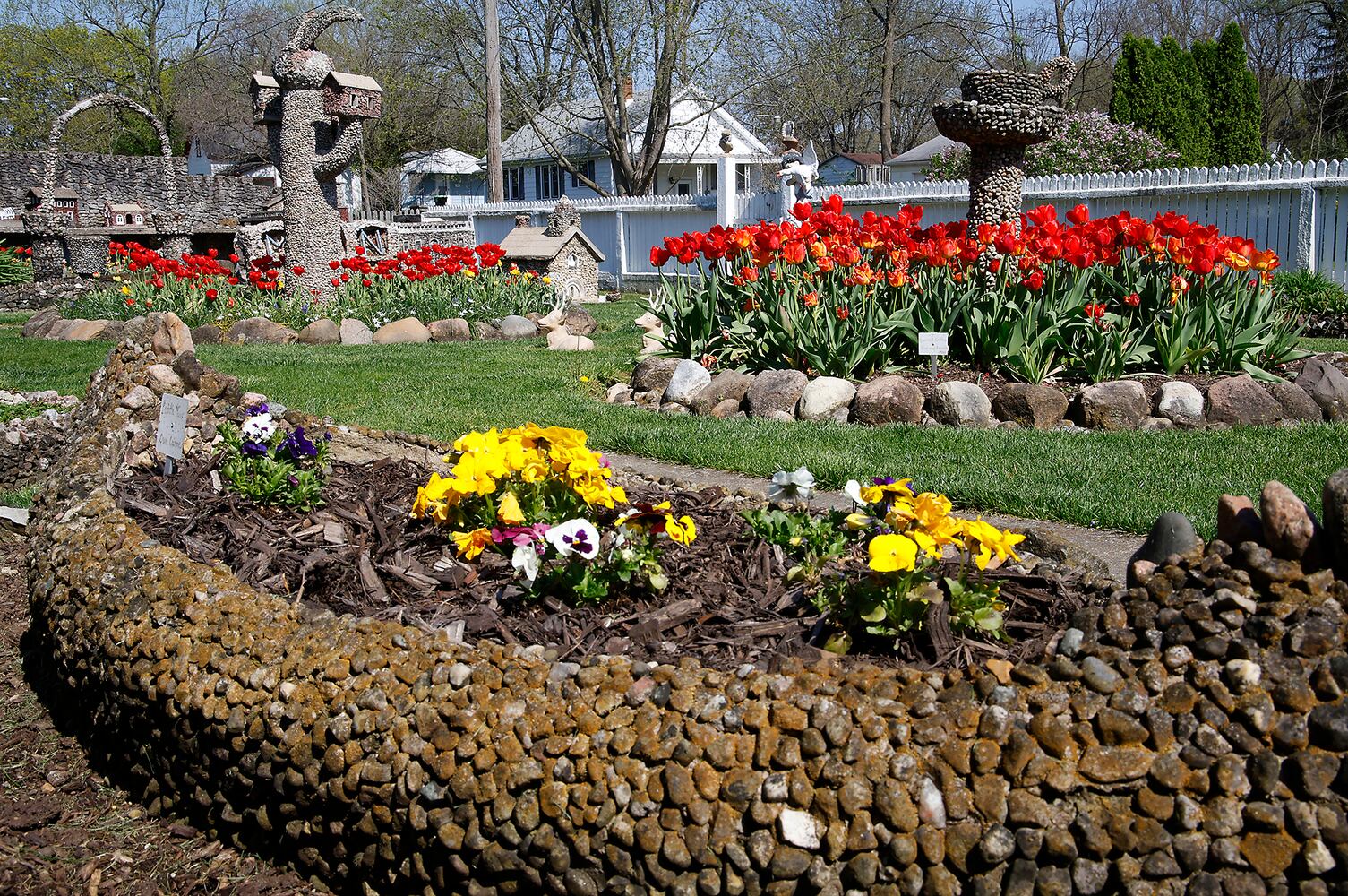 Hartman in Bloom SNS