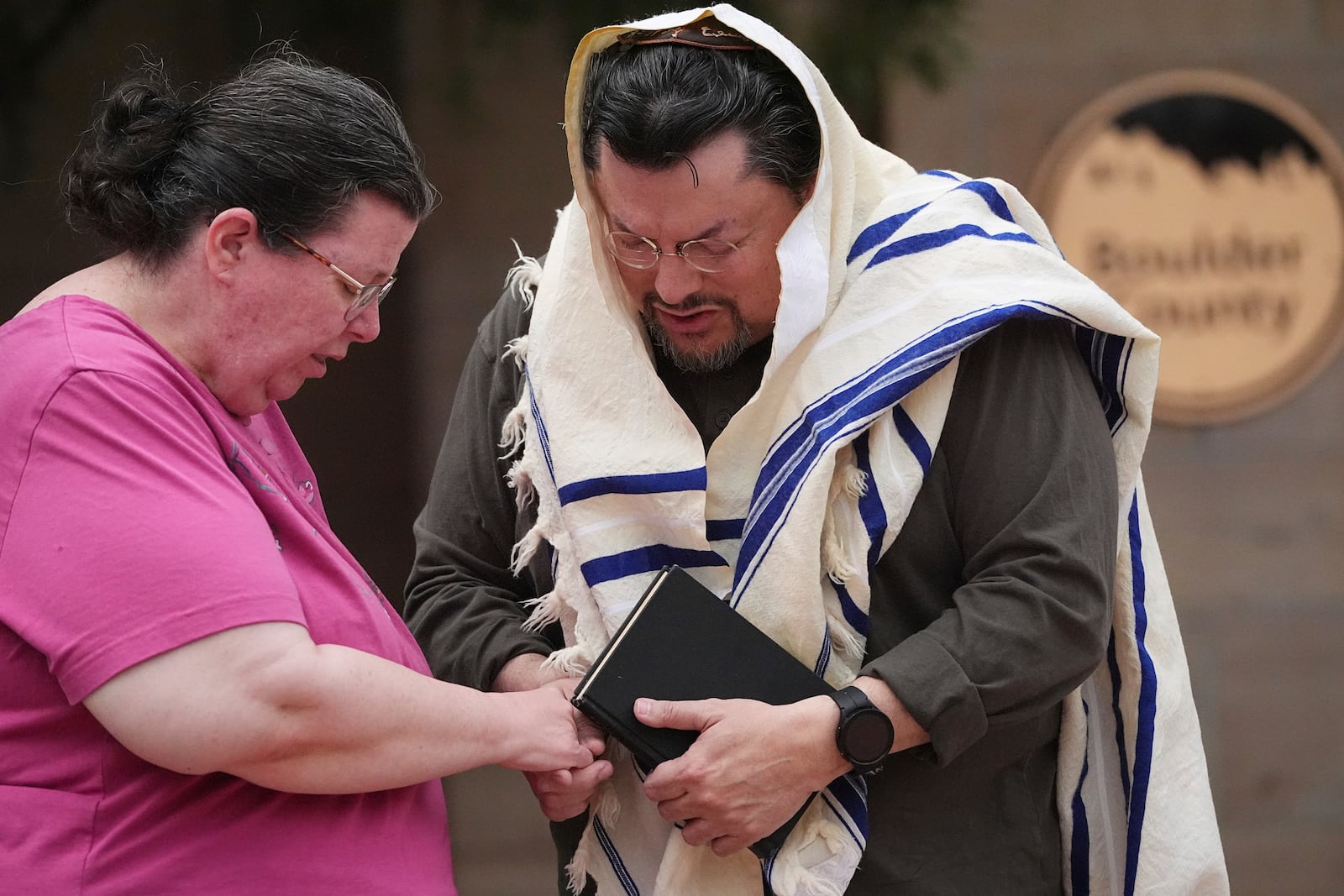 Vickie Gottlieb, left, of Greeley, Colo., joins her husband, Troy, in a prayer for victims of an attack outside of the Boulder County, Colo., courthouse Monday, June 2, 2025, in Boulder, Colo. (AP Photo/David Zalubowski)