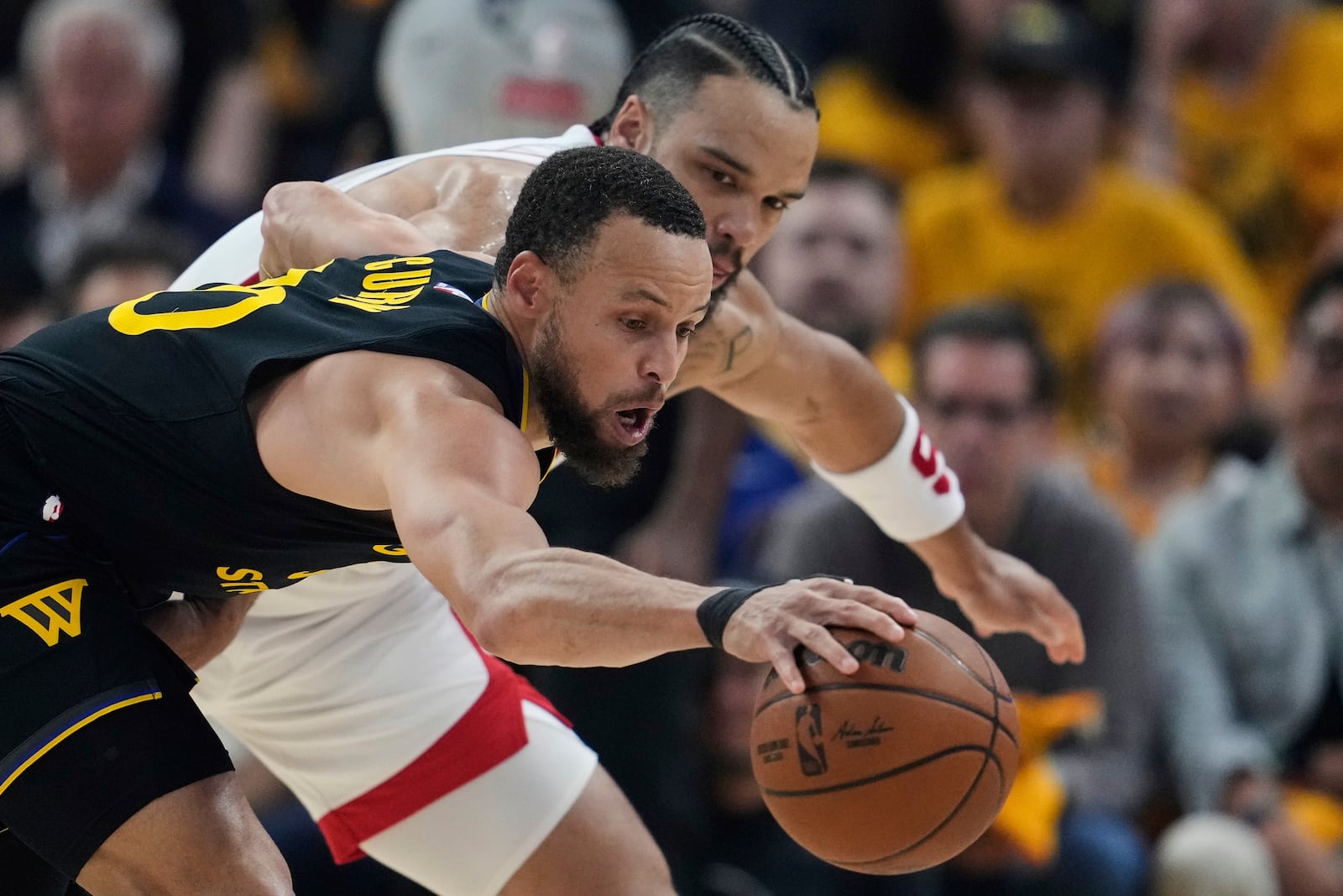 Golden State Warriors guard Stephen Curry, left, takes the ball away from Houston Rockets forward Dillon Brooks during the first half of Game 6 of an NBA basketball first-round playoff series Friday, May 2, 2025, in San Francisco. (AP Photo/Godofredo A. Vásquez)