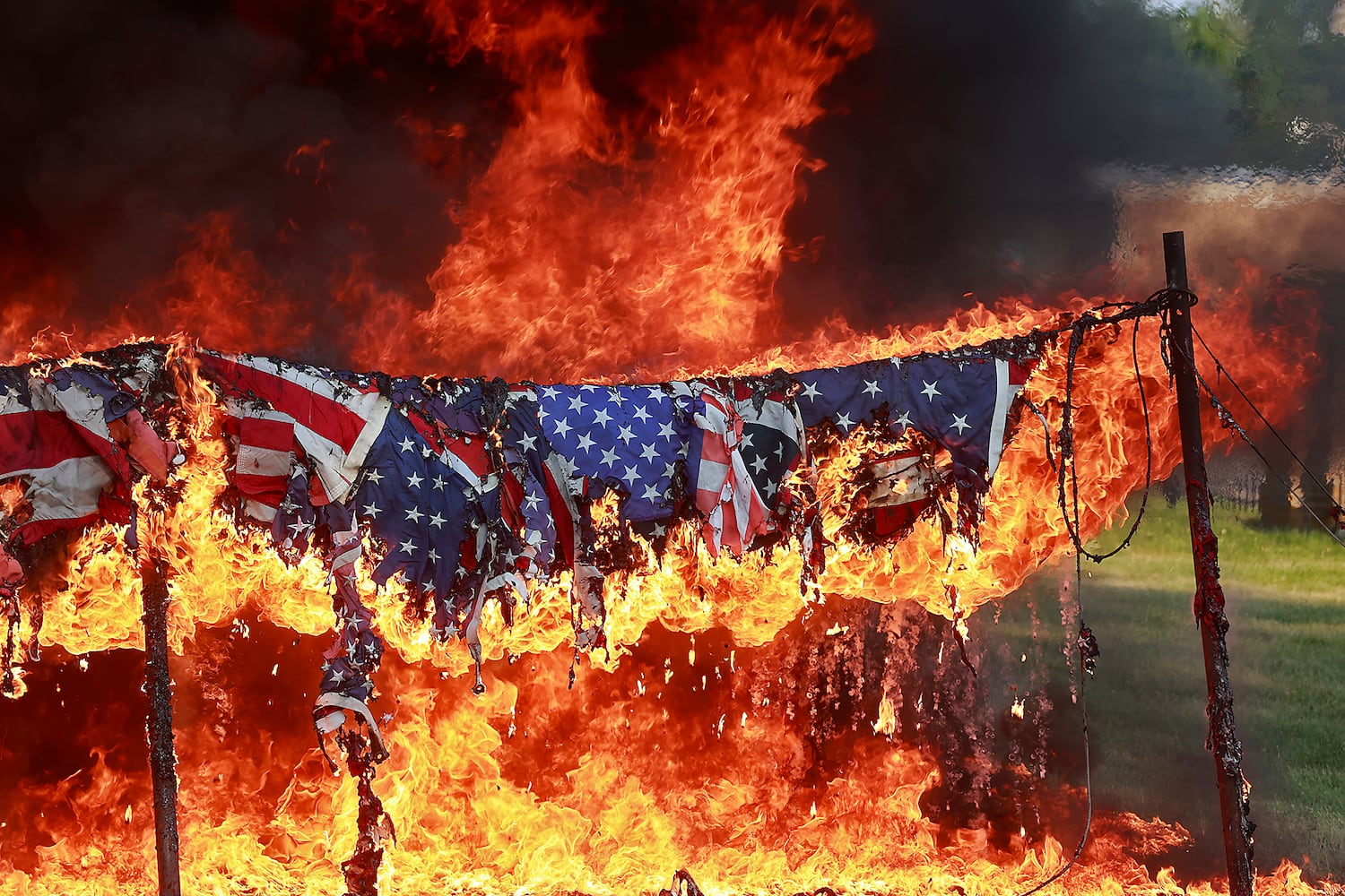 PHOTOS: 10,000 American flags burned during retirement ceremony, image size:1500x1000