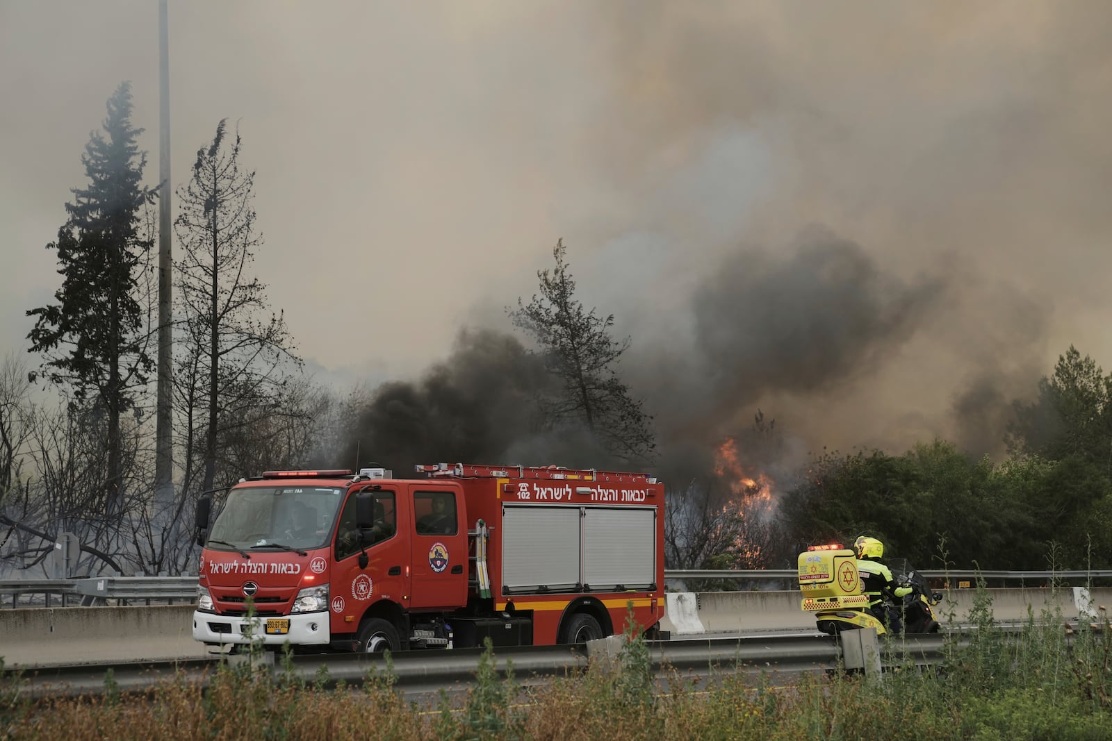 Israeli firefighters work to extinguish a forest fire burning on a freeway to Jerusalem, Wednesday, April 30, 2025. (AP Photo/Mahmoud Illean)