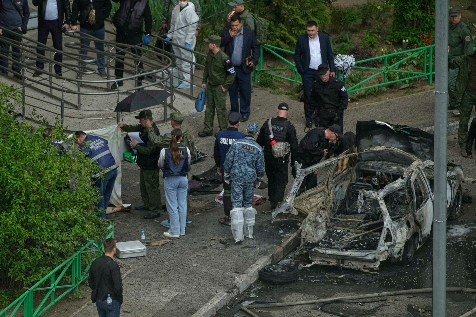 Investigators work at the scene where Lt. Gen. Yaroslav Moskalik, a deputy head of the main operational department in the General Staff of the Russian armed forces, was killed by an explosive device placed in his car in Balashikha, just outside Moscow, Russia, on Friday, April 25, 2025. (AP Photo)