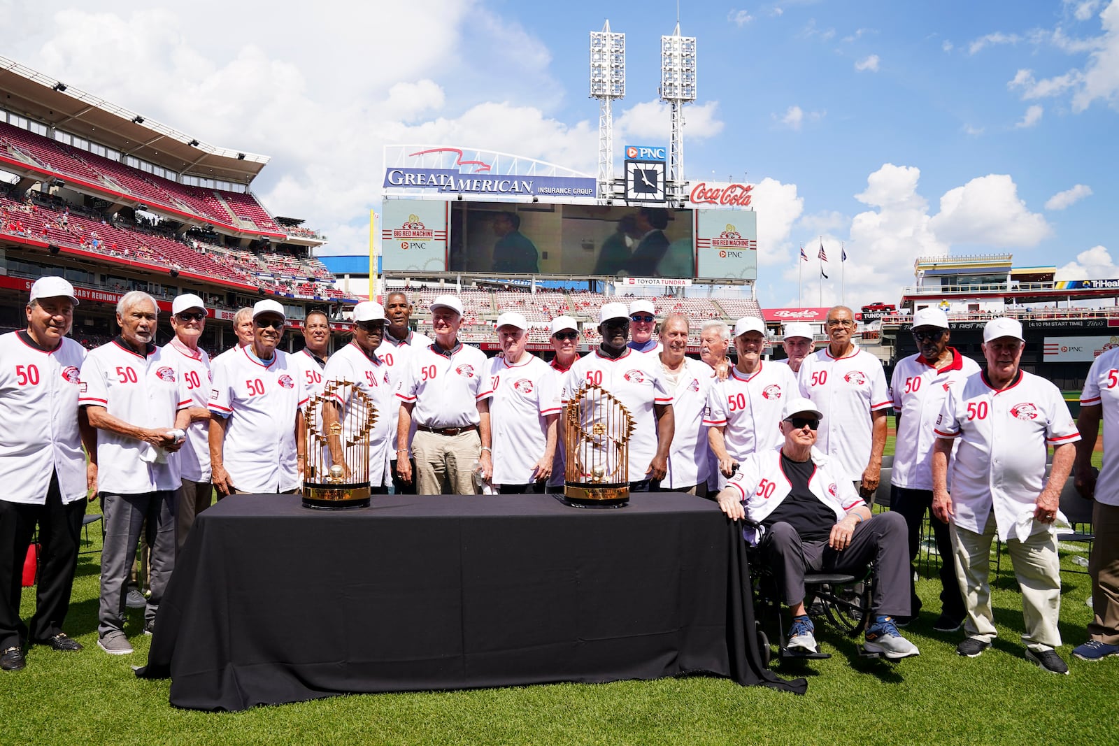 Former Cincinnati Reds players pose for a photo on "Big Red Machine Night," honoring the 1975 and 1976 World Series-winning teams prior to a baseball game between the San Diego Padres and Cincinnati Reds, Saturday, June 28, 2025, in Cincinnati. (AP Photo/Jeff Dean)