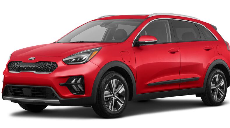 The 2020 Niro Plug-in Hybrid Vehicle (PHEV) received several exterior enhancements for its 2020 mid-cycle refresh, including a redesigned front and rear fascias, a new diamond-pattern grille and dual chevron-shaped LED daytime running lights, new fog lamps, and updated projector-type headlights. The rear faux skid plate is wider and more pronounced, the rear LED combination lights have more technological appeal than previous, and there is a new 16-inch alloy wheel design. Metro News Service photo