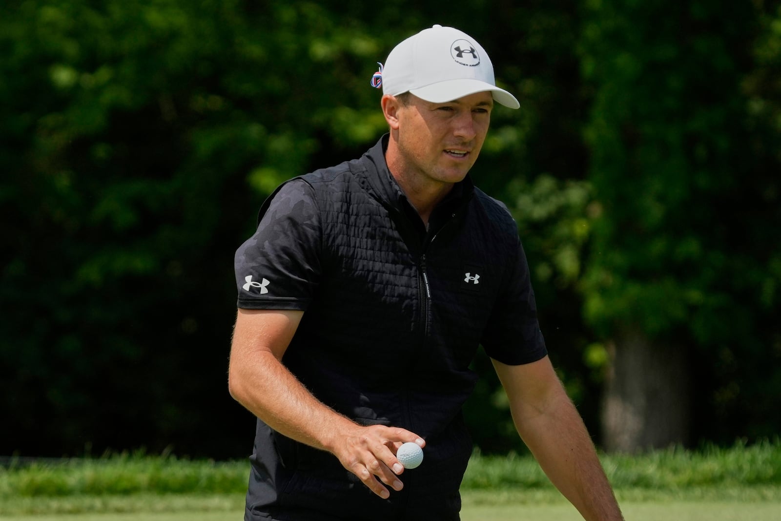 Jordan Spieth gestures after his putt on the first green in the third round of the Memorial golf tournament Saturday, May 31, 2025, in Dublin, Ohio. (AP Photo/Sue Ogrocki)