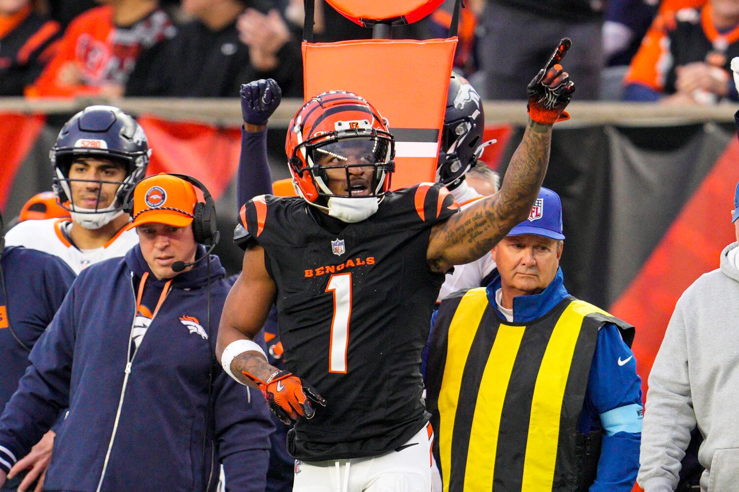 Broncos Bengals Football