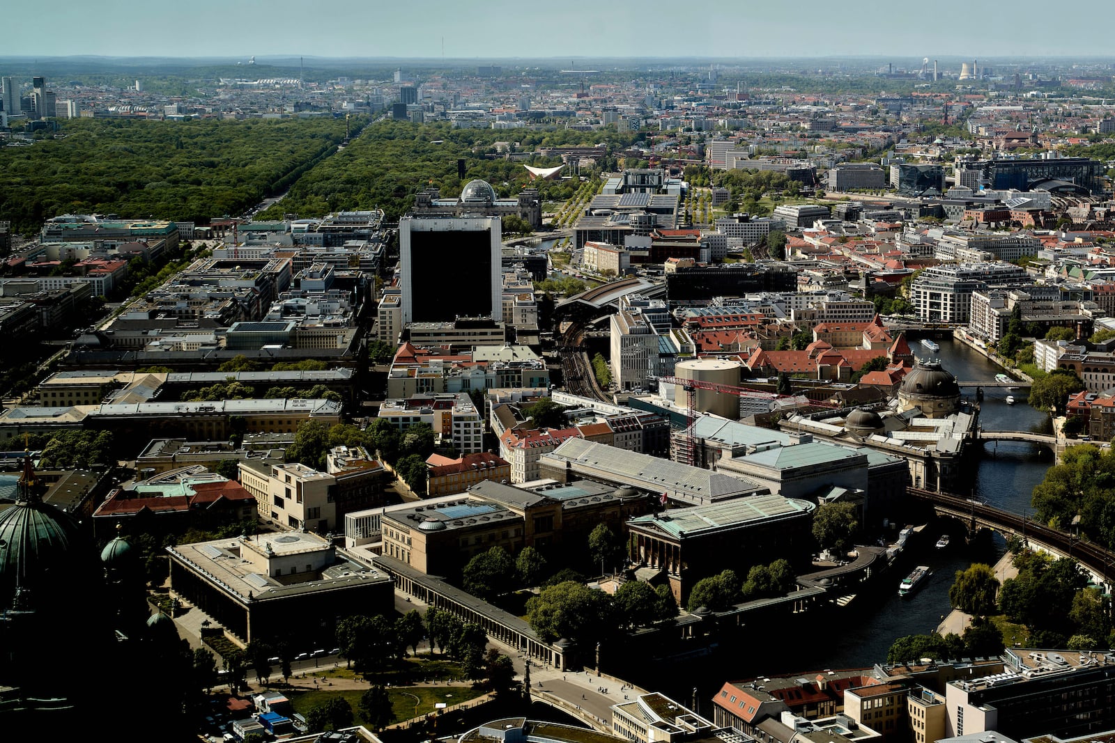 A aeriel view of the area around the Reichstag Building with the glass dome, at center top, of Berlin, Germany, Tuesday, April 29, 2025. (AP Photo/Markus Schreiber)