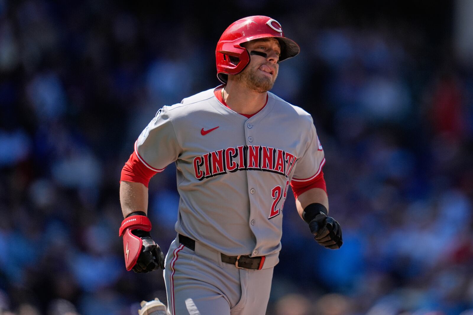 Cincinnati Reds' TJ Friedl (29) runs to first after hitting a single during the sixth inning of a baseball game against the Chicago Cubs, Saturday, May 31, 2025, in Chicago. (AP Photo/Erin Hooley)