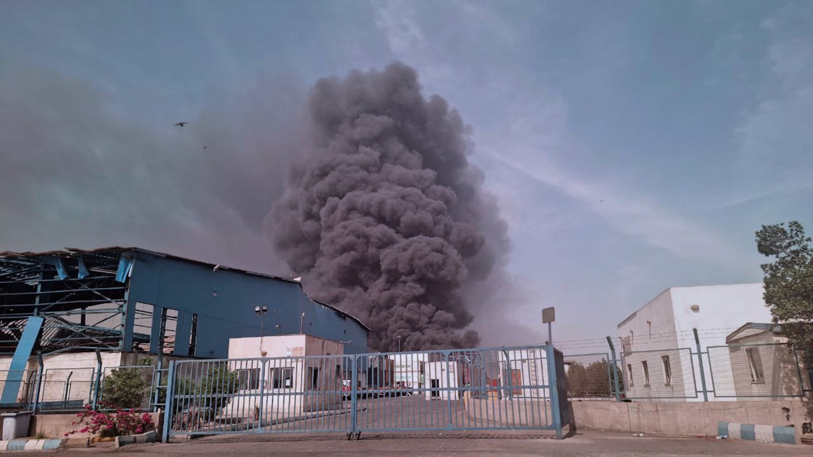 In this photo provided by Tasnim News Agency black smoke rises in the sky after a massive explosion rocked a port near the southern port city of Bandar Abbas, Iran, Saturday, April 26, 2025. (Meysam Mirzadeh/Tasnim News Agency via AP)