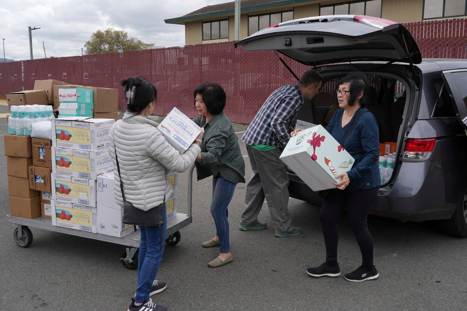 Church members pack groceries in van at the Alameda County Community Food Bank in Alameda, Calif., on Friday, April 25, 2025. (AP Photo/Terry Chea)