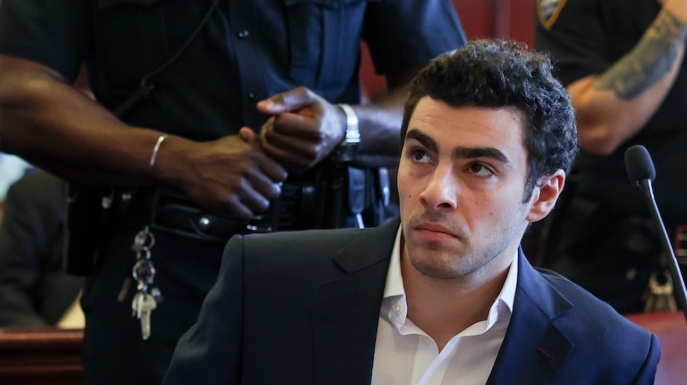 Luigi Mangione appears in Manhattan Criminal Court for an evidence hearing, Thursday , Dec. 18, 2025, in New York. (Shannon Stapleton/Pool Photo via AP)