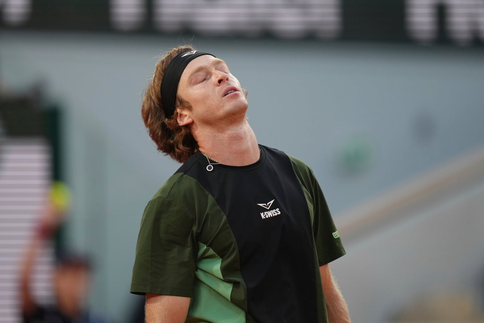 Russia's Andrey Rublev reacts as he plays against Italy's Jannik Sinner during their fourth round match of the French Tennis Open at the Roland-Garros stadium in Paris, Monday, June 2, 2025. (AP Photo/Aurelien Morissard)
