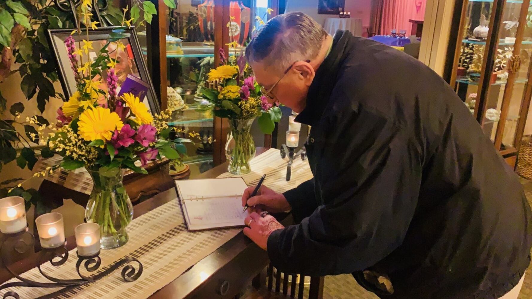 PHOTO: Condolences book for Kobe, Gianna Bryant fills with names