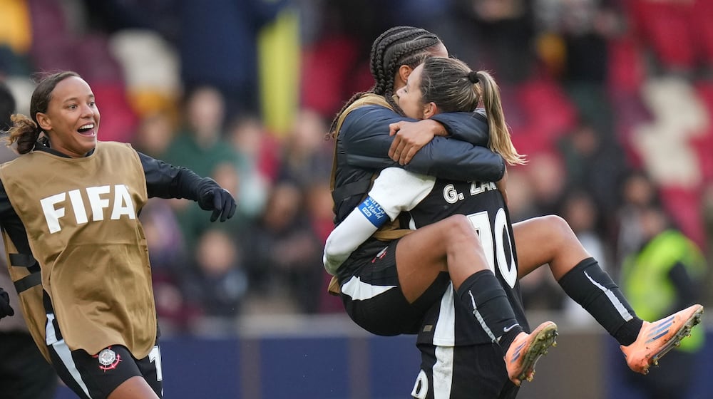 Corinthian's Gabi Zanotti, right, celebrates with teammates after the Women's Champions Cup semifinal soccer match between Gotham FC and Corinthians in London, Wednesday, Jan. 28, 2026. (AP Photo/Alastair Grant)
